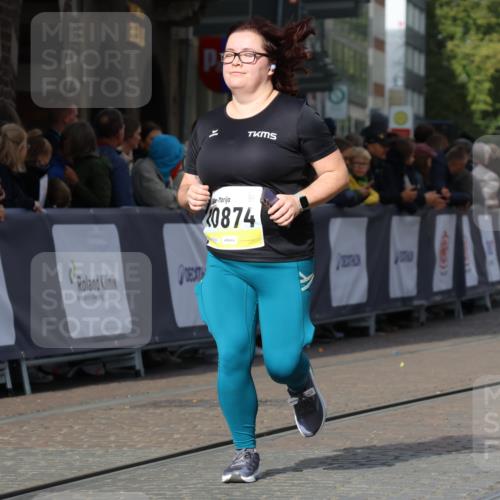 05.10.2025 - 20. swb-Marathon Bremen Strokosch-Dieckow http://msf.ph/oto/9284195 05.10.2025 11:17:09 Ziel 10759, 10874 meine-sportfotos.de