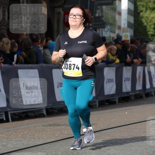 05.10.2025 - 20. swb-Marathon Bremen Strokosch-Dieckow http://msf.ph/oto/9284214 05.10.2025 11:17:09 Ziel 10759, 10874 meine-sportfotos.de