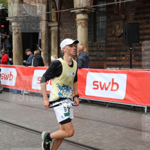 05.10.2025 - 20. swb-Marathon Bremen Yannick Fuchs http://msf.ph/oto/9284220 05.10.2025 13:00:56 Ziel 965, 5014, 7373, 9130 meine-sportfotos.de