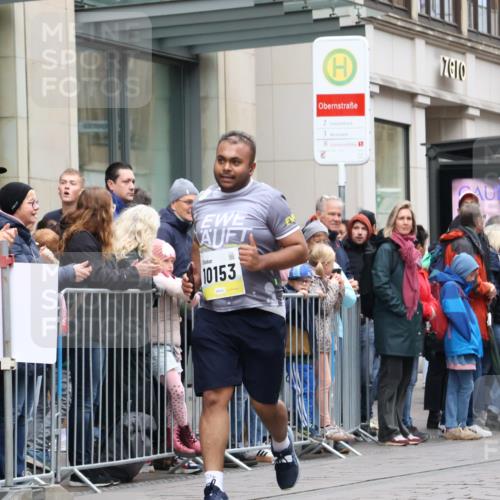 05.10.2025 - 20. swb-Marathon Bremen Strokosch-Dieckow http://msf.ph/oto/9284239 05.10.2025 11:26:31 Ziel 10153, 11697, 11698, 10153, 11697, 11698 meine-sportfotos.de