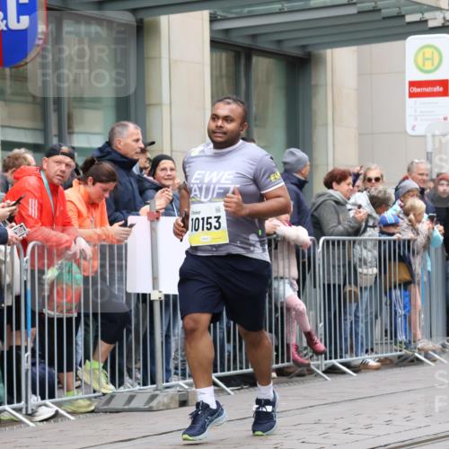 05.10.2025 - 20. swb-Marathon Bremen Strokosch-Dieckow http://msf.ph/oto/9284248 05.10.2025 11:26:32 Ziel 10153, 11697, 11698, 10153, 11697, 11698 meine-sportfotos.de