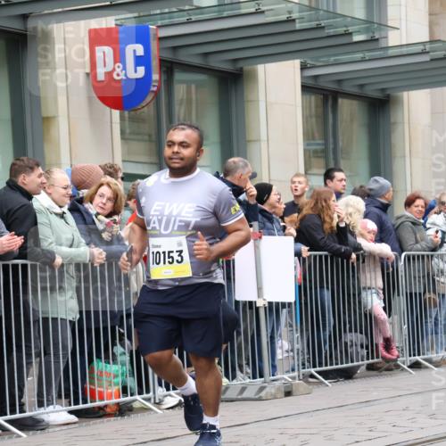 05.10.2025 - 20. swb-Marathon Bremen Strokosch-Dieckow http://msf.ph/oto/9284259 05.10.2025 11:26:33 Ziel 10153, 11697, 11698, 10153, 11697, 11698 meine-sportfotos.de