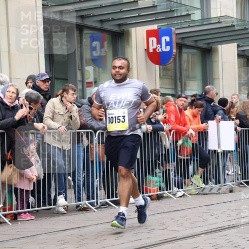 05.10.2025 - 20. swb-Marathon Bremen Strokosch-Dieckow http://msf.ph/oto/9284274 05.10.2025 11:26:33 Ziel 10153, 11697, 11698, 10153, 11697, 11698 meine-sportfotos.de