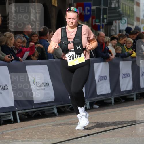 05.10.2025 - 20. swb-Marathon Bremen Strokosch-Dieckow http://msf.ph/oto/9284382 05.10.2025 11:17:25 Ziel 9805 meine-sportfotos.de