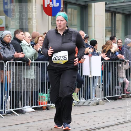 05.10.2025 - 20. swb-Marathon Bremen Strokosch-Dieckow http://msf.ph/oto/9284405 05.10.2025 11:27:00 Ziel  meine-sportfotos.de