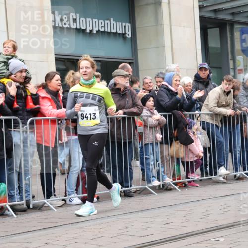 05.10.2025 - 20. swb-Marathon Bremen Strokosch-Dieckow http://msf.ph/oto/9284417 05.10.2025 11:27:01 Ziel  meine-sportfotos.de