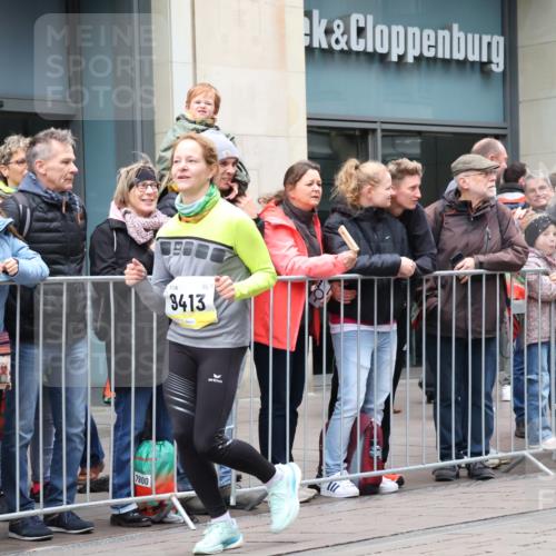 05.10.2025 - 20. swb-Marathon Bremen Strokosch-Dieckow http://msf.ph/oto/9284444 05.10.2025 11:27:01 Ziel  meine-sportfotos.de