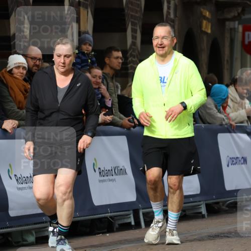 05.10.2025 - 20. swb-Marathon Bremen Strokosch-Dieckow http://msf.ph/oto/9284450 05.10.2025 11:17:37 Ziel 9869, 10312, 10465 meine-sportfotos.de