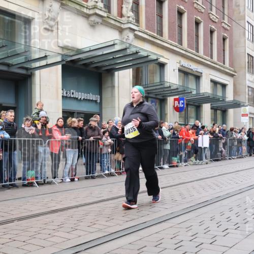 05.10.2025 - 20. swb-Marathon Bremen Strokosch-Dieckow http://msf.ph/oto/9284473 05.10.2025 11:27:02 Ziel 10935, 10935 meine-sportfotos.de