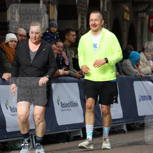 05.10.2025 - 20. swb-Marathon Bremen Strokosch-Dieckow http://msf.ph/oto/9284476 05.10.2025 11:17:37 Ziel 9869, 10312, 10465 meine-sportfotos.de