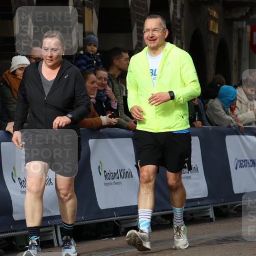 05.10.2025 - 20. swb-Marathon Bremen Strokosch-Dieckow http://msf.ph/oto/9284502 05.10.2025 11:17:37 Ziel 9869, 10312, 10465 meine-sportfotos.de