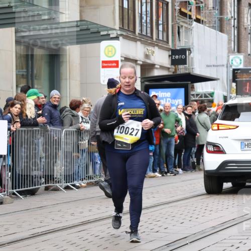 05.10.2025 - 20. swb-Marathon Bremen Strokosch-Dieckow http://msf.ph/oto/9284533 05.10.2025 11:27:38 Ziel 10027, 10027 meine-sportfotos.de