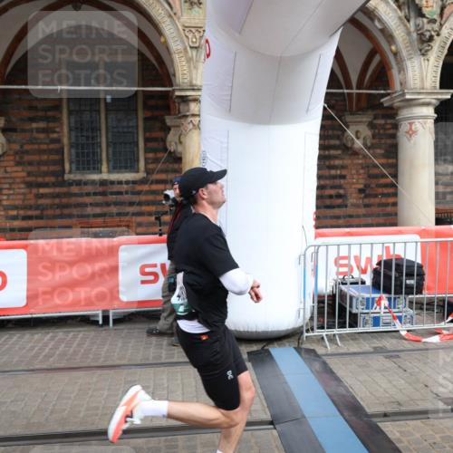 05.10.2025 - 20. swb-Marathon Bremen Yannick Fuchs http://msf.ph/oto/9284555 05.10.2025 13:02:15 Ziel 4988 meine-sportfotos.de