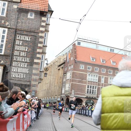 05.10.2025 - 20. swb-Marathon Bremen Yannick Fuchs http://msf.ph/oto/9284584 05.10.2025 13:02:31 Ziel 662 meine-sportfotos.de