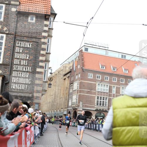 05.10.2025 - 20. swb-Marathon Bremen Yannick Fuchs http://msf.ph/oto/9284594 05.10.2025 13:02:31 Ziel 662 meine-sportfotos.de