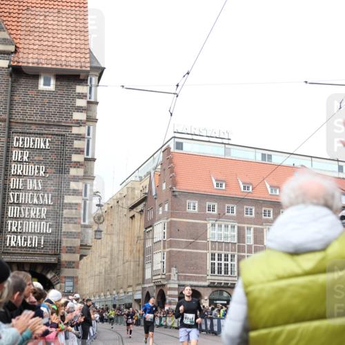 05.10.2025 - 20. swb-Marathon Bremen Yannick Fuchs http://msf.ph/oto/9284640 05.10.2025 13:02:31 Ziel 662 meine-sportfotos.de