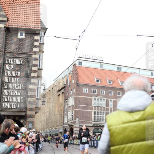 05.10.2025 - 20. swb-Marathon Bremen Yannick Fuchs http://msf.ph/oto/9284651 05.10.2025 13:02:31 Ziel 662 meine-sportfotos.de