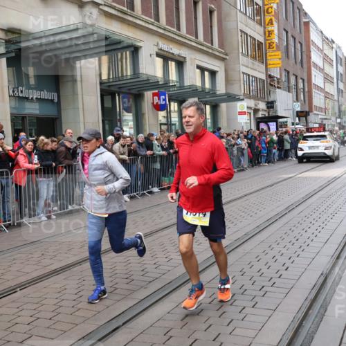 05.10.2025 - 20. swb-Marathon Bremen Strokosch-Dieckow http://msf.ph/oto/9284674 05.10.2025 11:28:28 Ziel 10579, 11313, 11314, 10579, 11313, 11314 meine-sportfotos.de