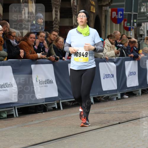 05.10.2025 - 20. swb-Marathon Bremen Strokosch-Dieckow http://msf.ph/oto/9284700 05.10.2025 11:17:52 Ziel 10949 meine-sportfotos.de