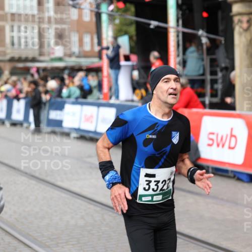 05.10.2025 - 20. swb-Marathon Bremen Yannick Fuchs http://msf.ph/oto/9284702 05.10.2025 13:02:35 Ziel 662, 3327, 6849 meine-sportfotos.de