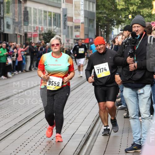 05.10.2025 - 20. swb-Marathon Bremen Strokosch-Dieckow http://msf.ph/oto/9284721 05.10.2025 11:28:40 Ziel 7174, 10579, 11313, 11314, 7174, 10579, 11313, 11314 meine-sportfotos.de