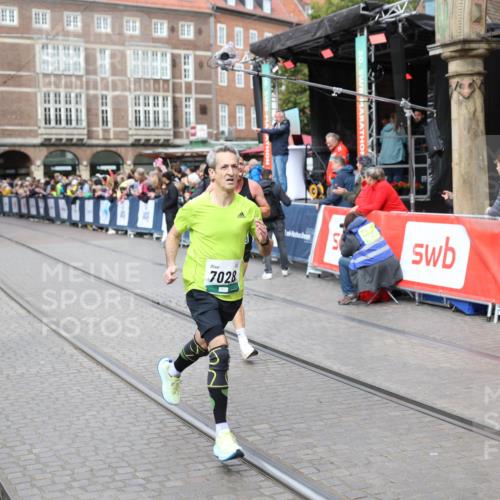 05.10.2025 - 20. swb-Marathon Bremen Yannick Fuchs http://msf.ph/oto/9284731 05.10.2025 13:02:42 Ziel 1810, 3327, 6849, 7028, 7170 meine-sportfotos.de