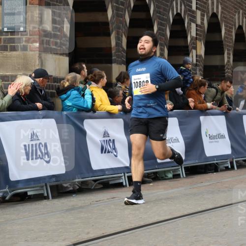 05.10.2025 - 20. swb-Marathon Bremen Strokosch-Dieckow http://msf.ph/oto/9284734 05.10.2025 11:18:02 Ziel 10808, 11082 meine-sportfotos.de