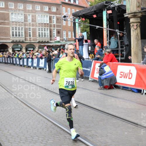 05.10.2025 - 20. swb-Marathon Bremen Yannick Fuchs http://msf.ph/oto/9284739 05.10.2025 13:02:42 Ziel 1810, 3327, 6849, 7028, 7170 meine-sportfotos.de