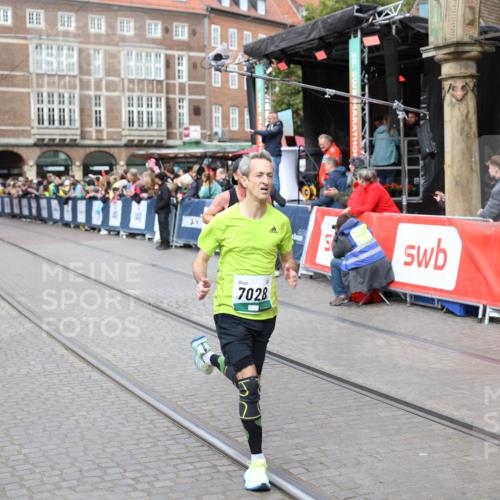 05.10.2025 - 20. swb-Marathon Bremen Yannick Fuchs http://msf.ph/oto/9284748 05.10.2025 13:02:42 Ziel 1810, 3327, 6849, 7028, 7170 meine-sportfotos.de