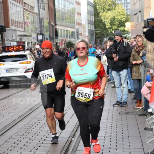 05.10.2025 - 20. swb-Marathon Bremen Strokosch-Dieckow http://msf.ph/oto/9284783 05.10.2025 11:28:44 Ziel 7174, 9559, 10579, 11313, 11314, 7174, 9559, 10579, 11313, 11314 meine-sportfotos.de