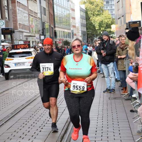 05.10.2025 - 20. swb-Marathon Bremen Strokosch-Dieckow http://msf.ph/oto/9284798 05.10.2025 11:28:44 Ziel 7174, 9559, 10579, 11313, 11314, 7174, 9559, 10579, 11313, 11314 meine-sportfotos.de