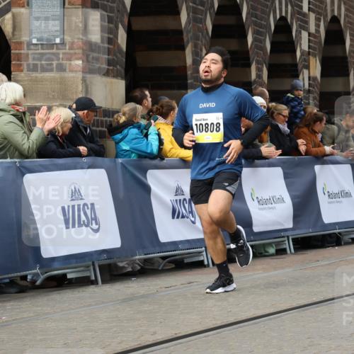 05.10.2025 - 20. swb-Marathon Bremen Strokosch-Dieckow http://msf.ph/oto/9284800 05.10.2025 11:18:02 Ziel 10808, 11082 meine-sportfotos.de