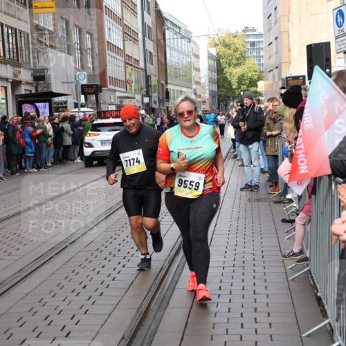05.10.2025 - 20. swb-Marathon Bremen Strokosch-Dieckow http://msf.ph/oto/9284812 05.10.2025 11:28:45 Ziel 7174, 9559, 10579, 11313, 11314, 7174, 9559, 10579, 11313, 11314 meine-sportfotos.de