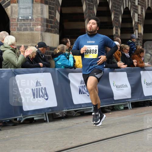 05.10.2025 - 20. swb-Marathon Bremen Strokosch-Dieckow http://msf.ph/oto/9284827 05.10.2025 11:18:02 Ziel 10808, 11082 meine-sportfotos.de