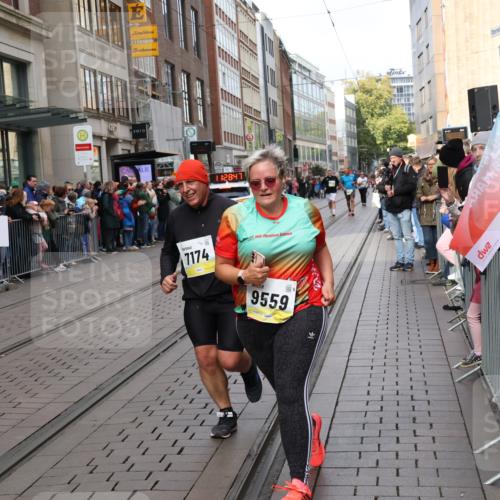 05.10.2025 - 20. swb-Marathon Bremen Strokosch-Dieckow http://msf.ph/oto/9284842 05.10.2025 11:28:45 Ziel 7174, 9559, 10579, 11313, 11314, 7174, 9559, 10579, 11313, 11314 meine-sportfotos.de