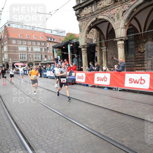05.10.2025 - 20. swb-Marathon Bremen Yannick Fuchs http://msf.ph/oto/9284881 05.10.2025 13:03:01 Ziel 288, 539, 2585, 3381 meine-sportfotos.de