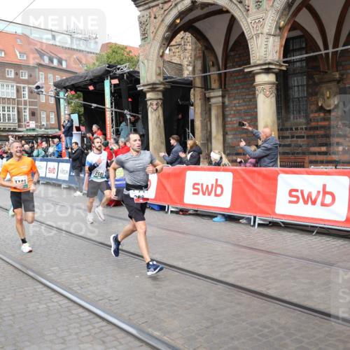 05.10.2025 - 20. swb-Marathon Bremen Yannick Fuchs http://msf.ph/oto/9284891 05.10.2025 13:03:02 Ziel 288, 539, 2585, 3197, 3381 meine-sportfotos.de
