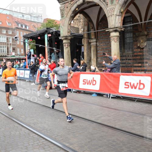 05.10.2025 - 20. swb-Marathon Bremen Yannick Fuchs http://msf.ph/oto/9284905 05.10.2025 13:03:02 Ziel 288, 539, 2585, 3197, 3381 meine-sportfotos.de