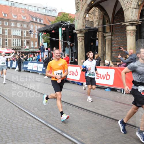 05.10.2025 - 20. swb-Marathon Bremen Yannick Fuchs http://msf.ph/oto/9284925 05.10.2025 13:03:02 Ziel 288, 539, 2585, 3197, 3381 meine-sportfotos.de