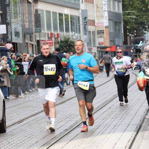 05.10.2025 - 20. swb-Marathon Bremen Strokosch-Dieckow http://msf.ph/oto/9284926 05.10.2025 11:28:50 Ziel 7174, 9257, 9559, 10482, 7174, 9257, 9559, 10482 meine-sportfotos.de