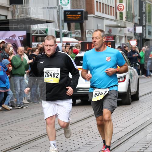 05.10.2025 - 20. swb-Marathon Bremen Strokosch-Dieckow http://msf.ph/oto/9284939 05.10.2025 11:28:55 Ziel 7174, 9257, 9559, 10482, 7174, 9257, 9559, 10482 meine-sportfotos.de