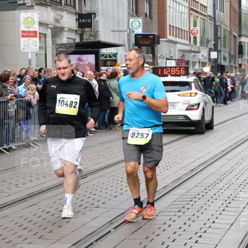 05.10.2025 - 20. swb-Marathon Bremen Strokosch-Dieckow http://msf.ph/oto/9284963 05.10.2025 11:28:56 Ziel 7174, 9257, 9559, 10482, 7174, 9257, 9559, 10482 meine-sportfotos.de