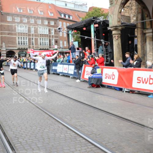 05.10.2025 - 20. swb-Marathon Bremen Yannick Fuchs http://msf.ph/oto/9284967 05.10.2025 13:03:03 Ziel 288, 539, 2585, 3197, 3381 meine-sportfotos.de
