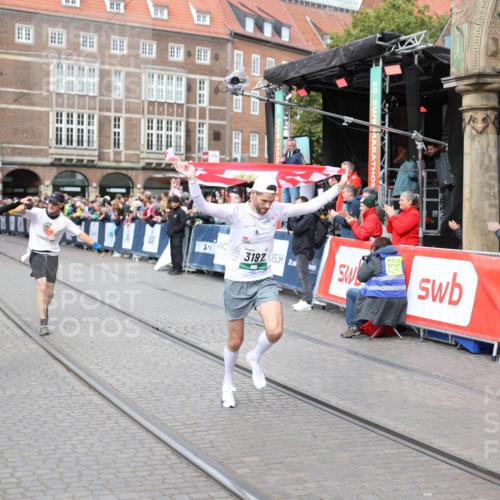 05.10.2025 - 20. swb-Marathon Bremen Yannick Fuchs http://msf.ph/oto/9284989 05.10.2025 13:03:04 Ziel 288, 2585, 3197, 3381 meine-sportfotos.de