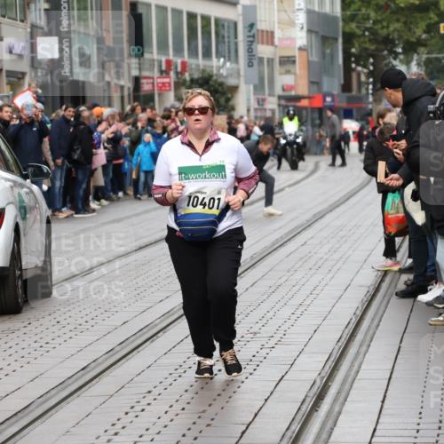 05.10.2025 - 20. swb-Marathon Bremen Strokosch-Dieckow http://msf.ph/oto/9285002 05.10.2025 11:28:59 Ziel 7174, 9257, 9559, 10401, 10482, 7174, 9257, 9559, 10401, 10482 meine-sportfotos.de