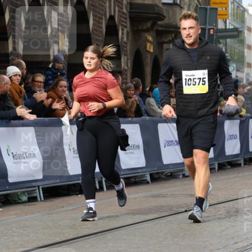 05.10.2025 - 20. swb-Marathon Bremen Strokosch-Dieckow http://msf.ph/oto/9285008 05.10.2025 11:18:12 Ziel 9348, 9465, 9477, 10198, 10575, 10994 meine-sportfotos.de