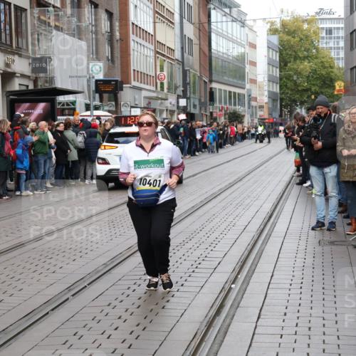 05.10.2025 - 20. swb-Marathon Bremen Strokosch-Dieckow http://msf.ph/oto/9285032 05.10.2025 11:29:02 Ziel 9257, 9559, 10401, 10482, 9257, 9559, 10401, 10482 meine-sportfotos.de