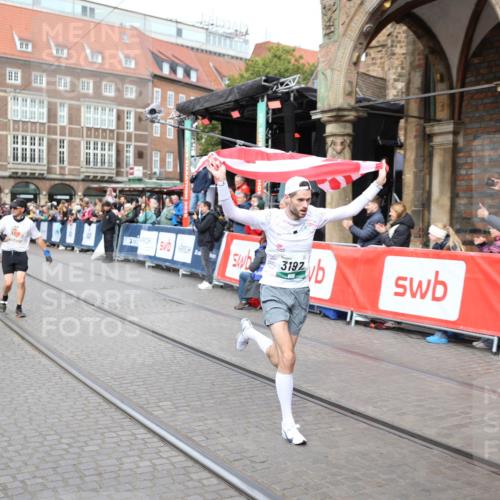 05.10.2025 - 20. swb-Marathon Bremen Yannick Fuchs http://msf.ph/oto/9285037 05.10.2025 13:03:04 Ziel 288, 2585, 3197, 3381 meine-sportfotos.de