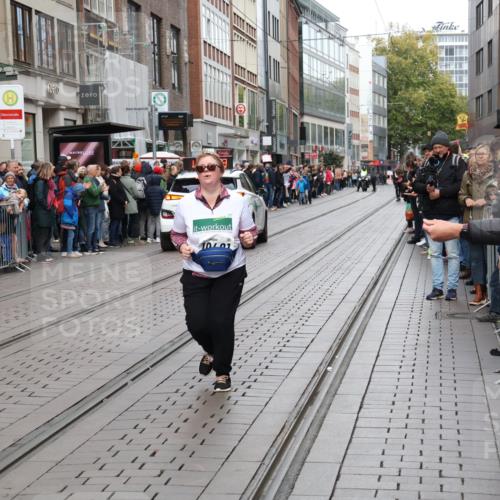 05.10.2025 - 20. swb-Marathon Bremen Strokosch-Dieckow http://msf.ph/oto/9285045 05.10.2025 11:29:03 Ziel 9257, 9559, 10401, 10482, 9257, 9559, 10401, 10482 meine-sportfotos.de