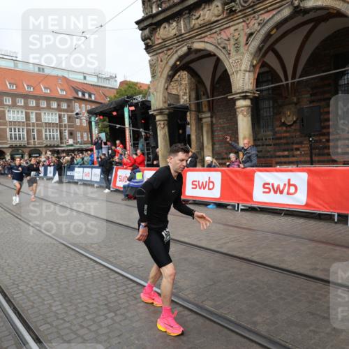 05.10.2025 - 20. swb-Marathon Bremen Yannick Fuchs http://msf.ph/oto/9285085 05.10.2025 13:03:10 Ziel 45, 288, 2141, 2585, 2939, 3197, 3381, 4629 meine-sportfotos.de